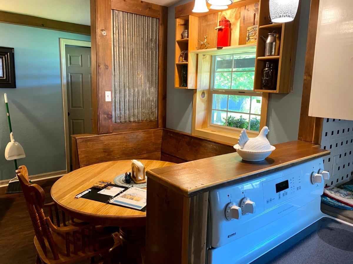 Bunkhouse Farm Stay Fort White Ngoại thất bức ảnh