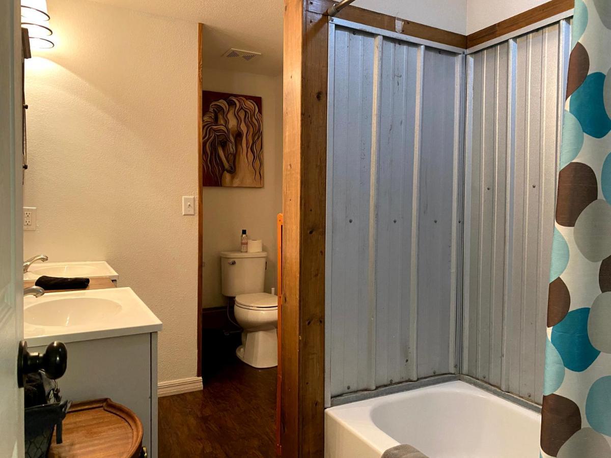 Bunkhouse Farm Stay Fort White Ngoại thất bức ảnh